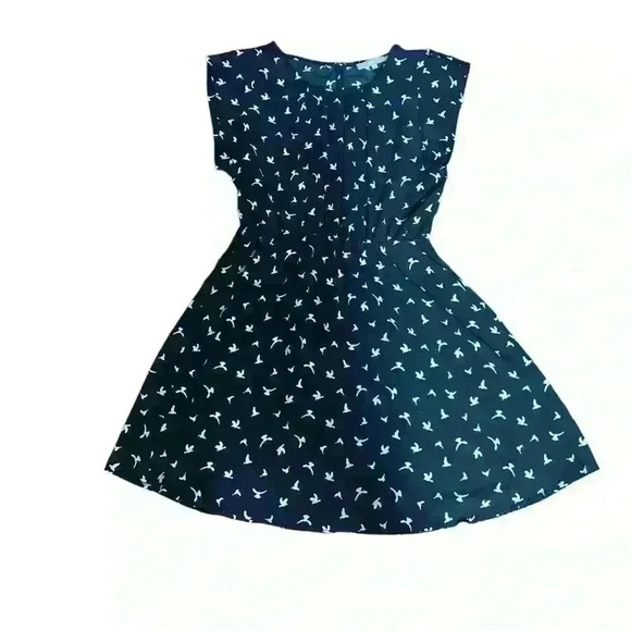 Sweet Rain Dress. Pullover Size Medium Blue with White Bird Design - Picture 7 of 11